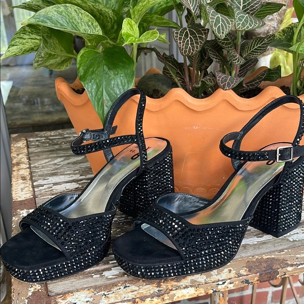 Beaded platform sandals by Mix NO. 6. Size 8 1/2 medium